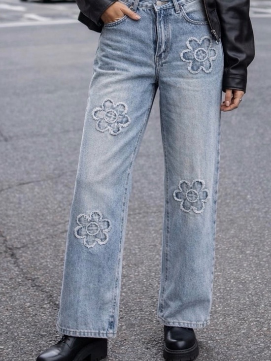 Sweetheart Clothing Denim - Sweethearts Los Angeles Flower Patchwork Light Wash Jeans Size 9/29